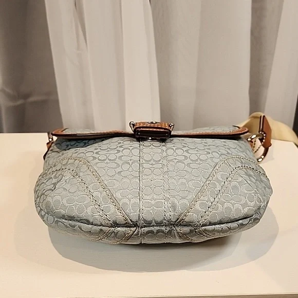 Coach Soho Mini Signature Swing-pack - Picture 10 of 15